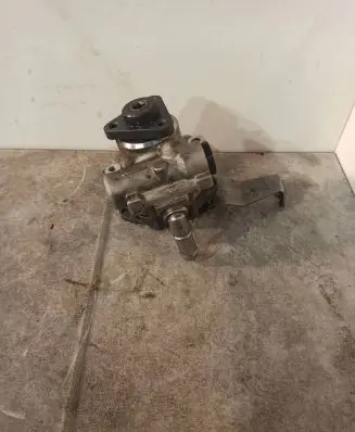BMW 1 E81 E87 Power steering pump 7787106