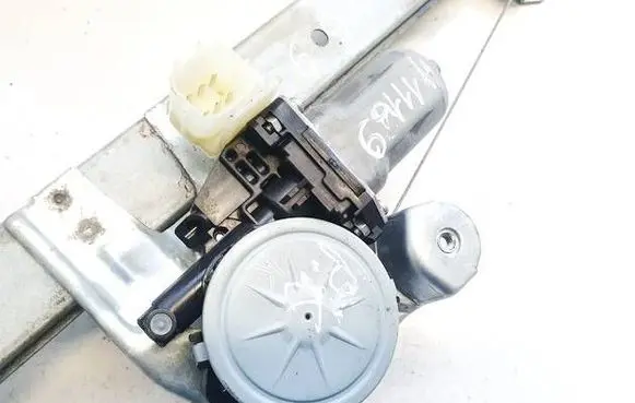 Nissan X-Trail T32 Front door window regulator motor 807304CA0A 2621005630