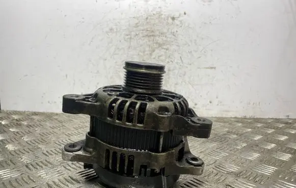 KIA Sorento Generator/alternator 373002F300