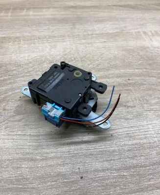 Toyota Avensis T270 Air flap motor/actuator 0638002160 R712