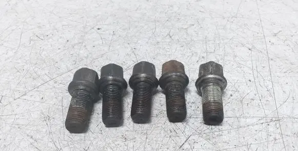 Volkswagen PASSAT B6 Nuts/bolts 