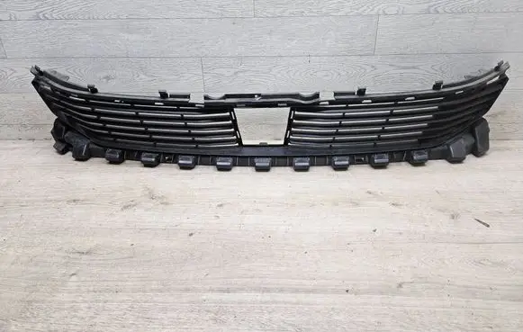 Peugeot 508 II Front bumper lower grill 9813566377