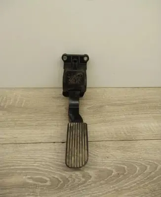 Mercedes-Benz Sprinter W906 Accelerator throttle pedal A9063000304 0280755025 120823A02116