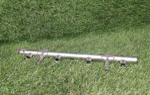 Volkswagen Jetta VI Fuel main line pipe 06K133317H