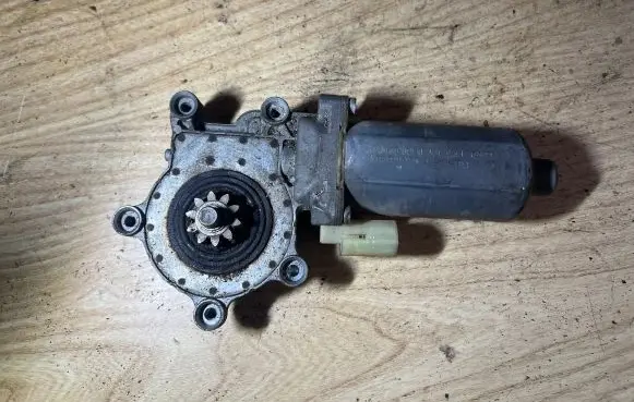 Renault Laguna I Rear door window regulator motor 0130821641 192923000