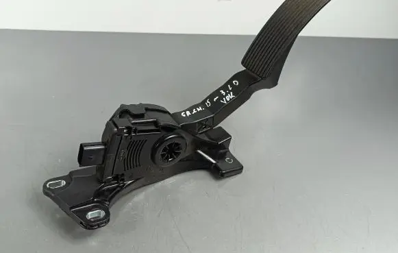 Jeep Grand Cherokee Accelerator throttle pedal 52124785AF
