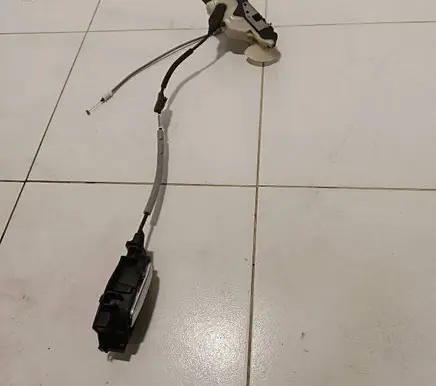 Citroen C4 II Front door lock 9685351380