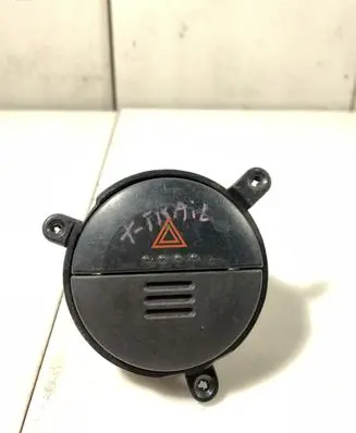 Nissan X-Trail T30 Hazard light switch 06016