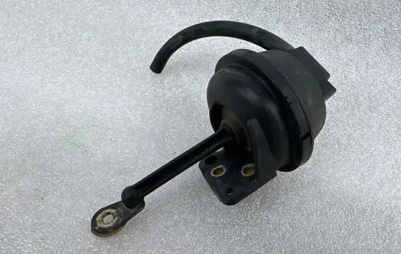Mercedes-Benz CLK A209 C209 Valve vacuum A1121410069