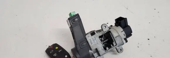 Volvo XC70 Ignition lock 8673073 510130020