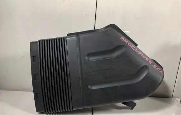 Audi A4 S4 B6 8E 8H Air intake duct part 8E0129617D
