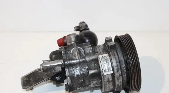 BMW 5 E60 E61 Power steering pump 6761414