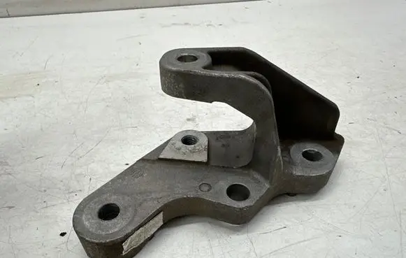 Ford Puma Engine mounting bracket