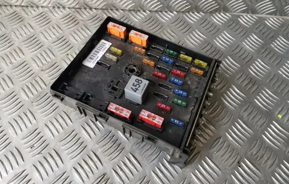 Volkswagen PASSAT B6 Fuse module 3C0937125