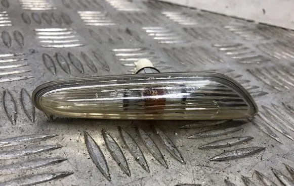 BMW 5 E60 E61 Front fender indicator light 8382104