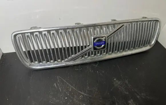 Volvo V70 Front grill 08693346