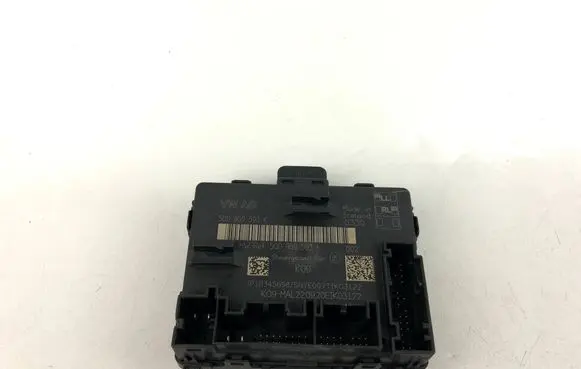 Volkswagen Tiguan Door control unit/module 5Q0959593K