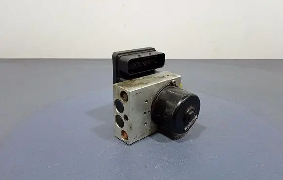 KIA Opirus ABS Pump 589203F300
