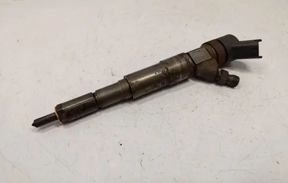 BMW 7 E38 Fuel injector 2354000 13532354000 13537785438