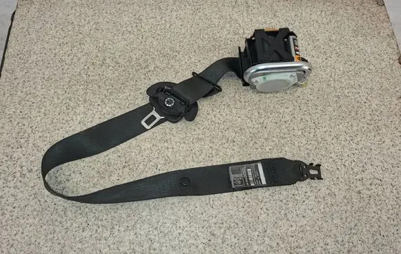 Opel Mokka Front seatbelt 95403052