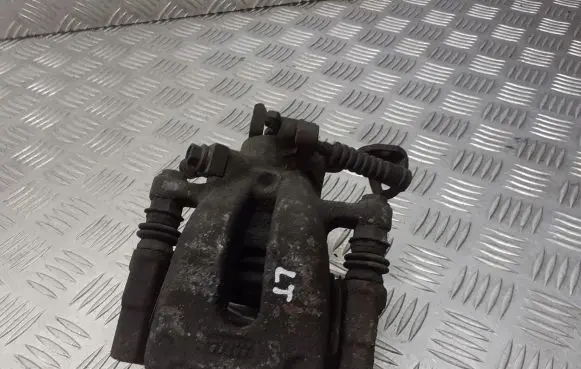 Opel Zafira B Rear brake caliper