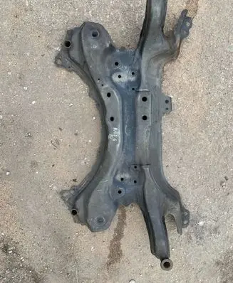 Toyota RAV 4 (XA40) Front axle beam 