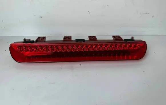 KIA Sportage Third/center stoplight