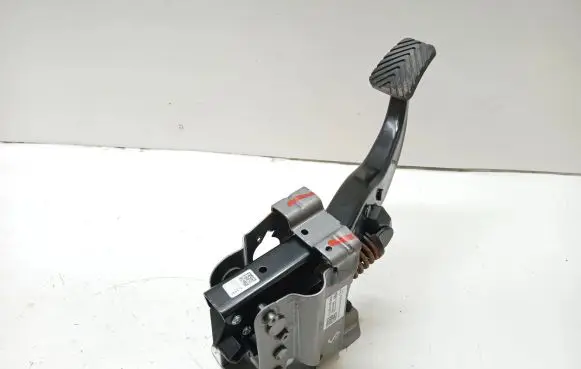 Hyundai i30 Clutch pedal 32802-G4EA0