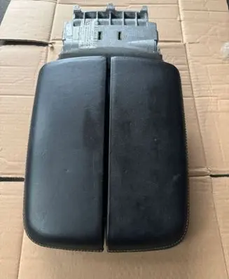 Audi Q7 4M Armrest 