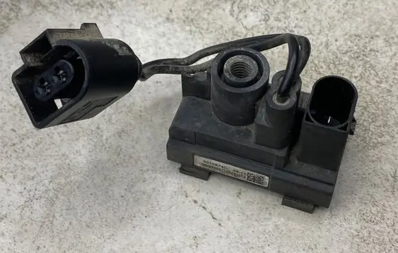 BMW 3 E90 E91 Webasto auxiliary heater other parts 9010574D 00988637140241372
