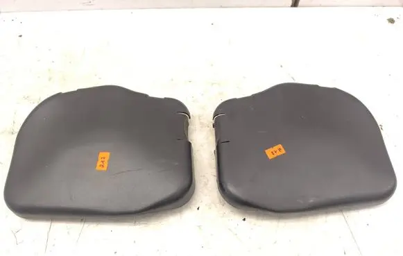 Audi 80 90 B3 Tail light bulb cover holder 893945286A 893945285A