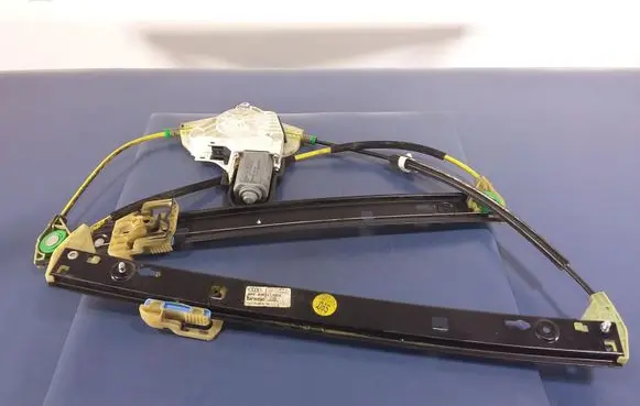 Audi A8 S8 D4 4H Front door window regulator with motor 4H0837462A