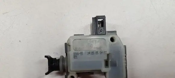 Skoda Octavia Mk2 (1Z) Central locking motor 806615