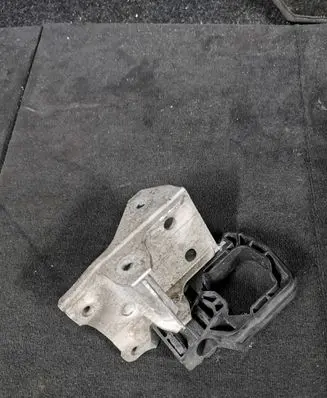 BMW 5 GT F07 Radiator mount bracket 7186513