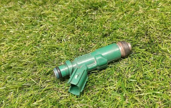 Toyota Prius (XW20) Fuel injector 2325021020