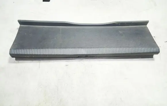 Trunk/boot sill cover protection