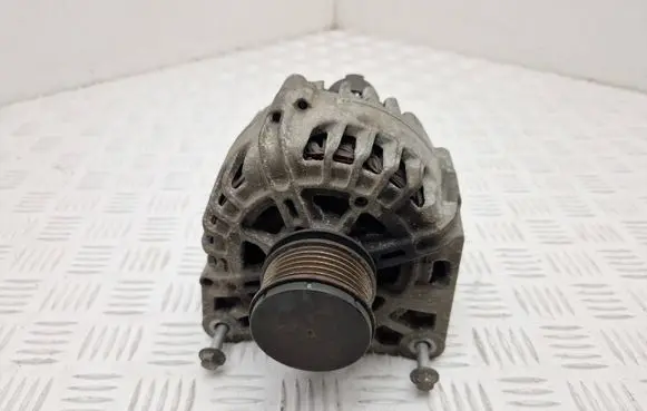 Renault Clio IV Generator/alternator 231001318R 2627732A 2115092211