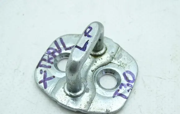Nissan X-Trail T32 Front door lock loop/hook striker NISSAN_X-TRAIL_T30_RYGIEL_DRZWI_LEWY_PRZÓD