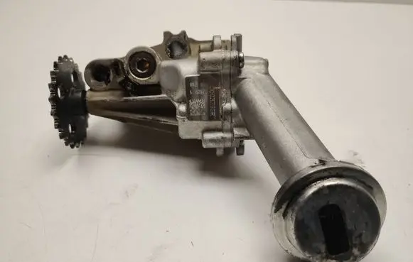 Mercedes-Benz A W176 Oil pump 150003395R