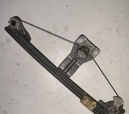 Rear door manual window regulator