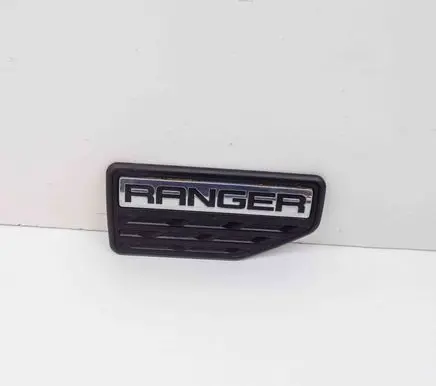 Fender trim (molding)
