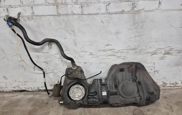 BMW M4 F82 F83 Fuel tank 2284610