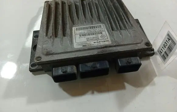Renault Clio III Engine control unit/module 8200399038