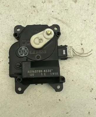Toyota RAV 4 (XA20) Air flap motor/actuator AE0637008330