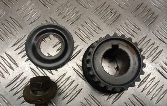 Opel Astra H Crankshaft gear 
