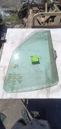 Ford Fiesta Front door window glass four-door 1212123