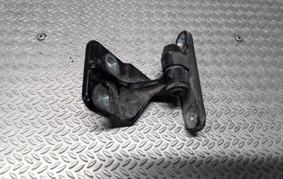 Mercedes-Benz C W203 Rear door lower hinge