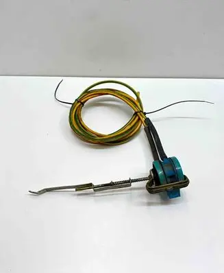 Engine mount vacuum valve