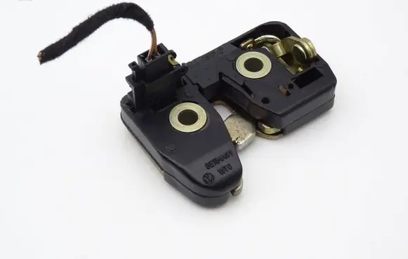 Volkswagen Golf III Tailgate/trunk/boot lock/catch/latch 1H6827505B 1HM827505