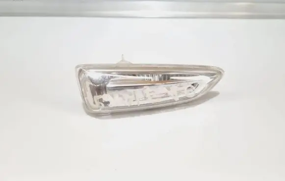 Opel Astra J Front fender indicator light 13273104